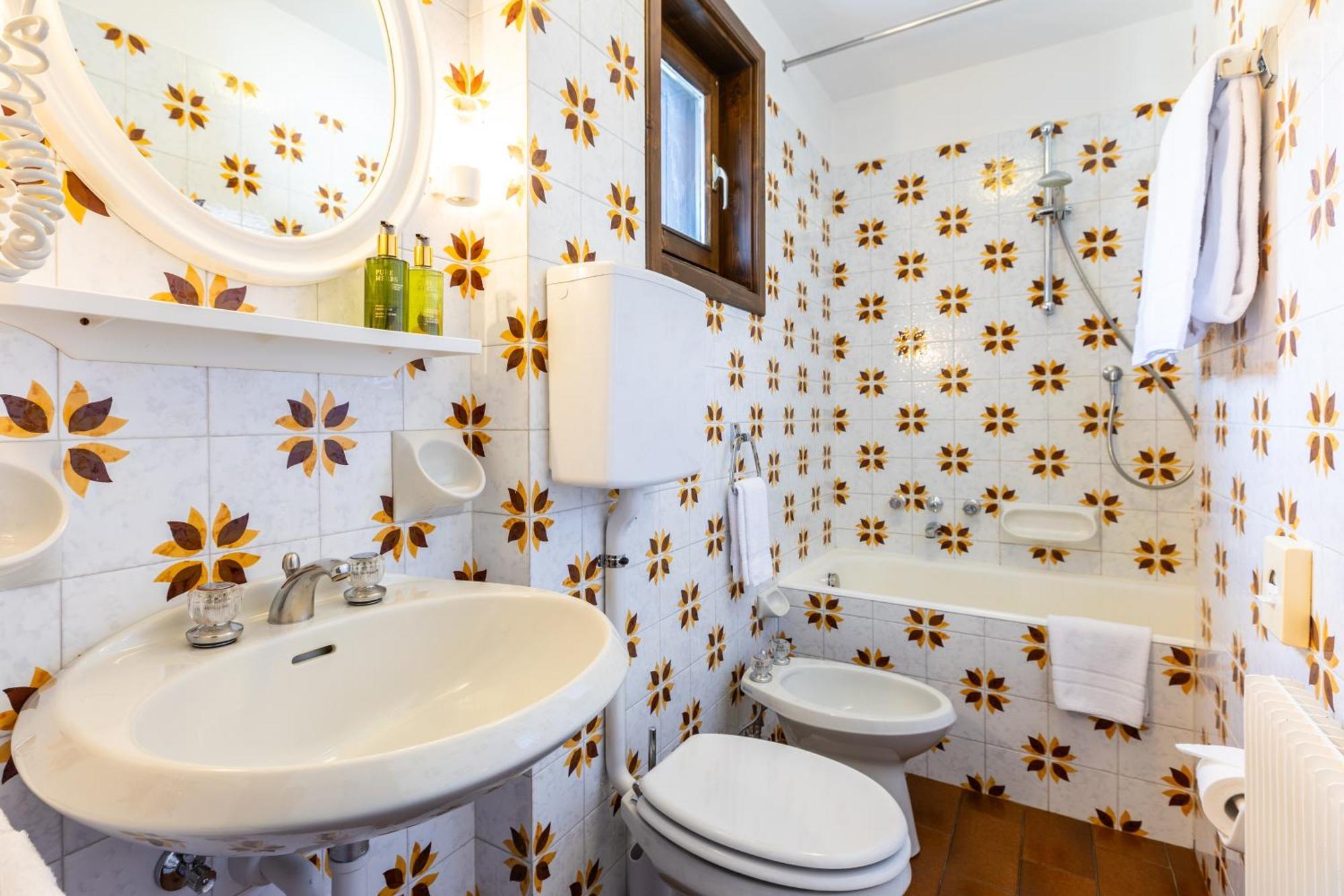 Cardo Hotel 3*