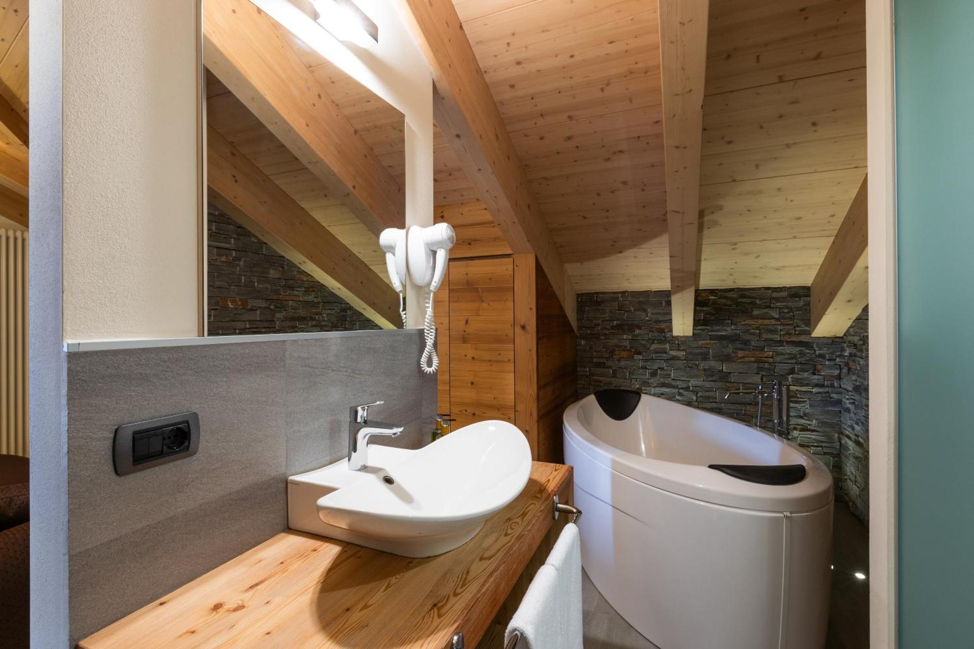 Cardo Hotel 3*