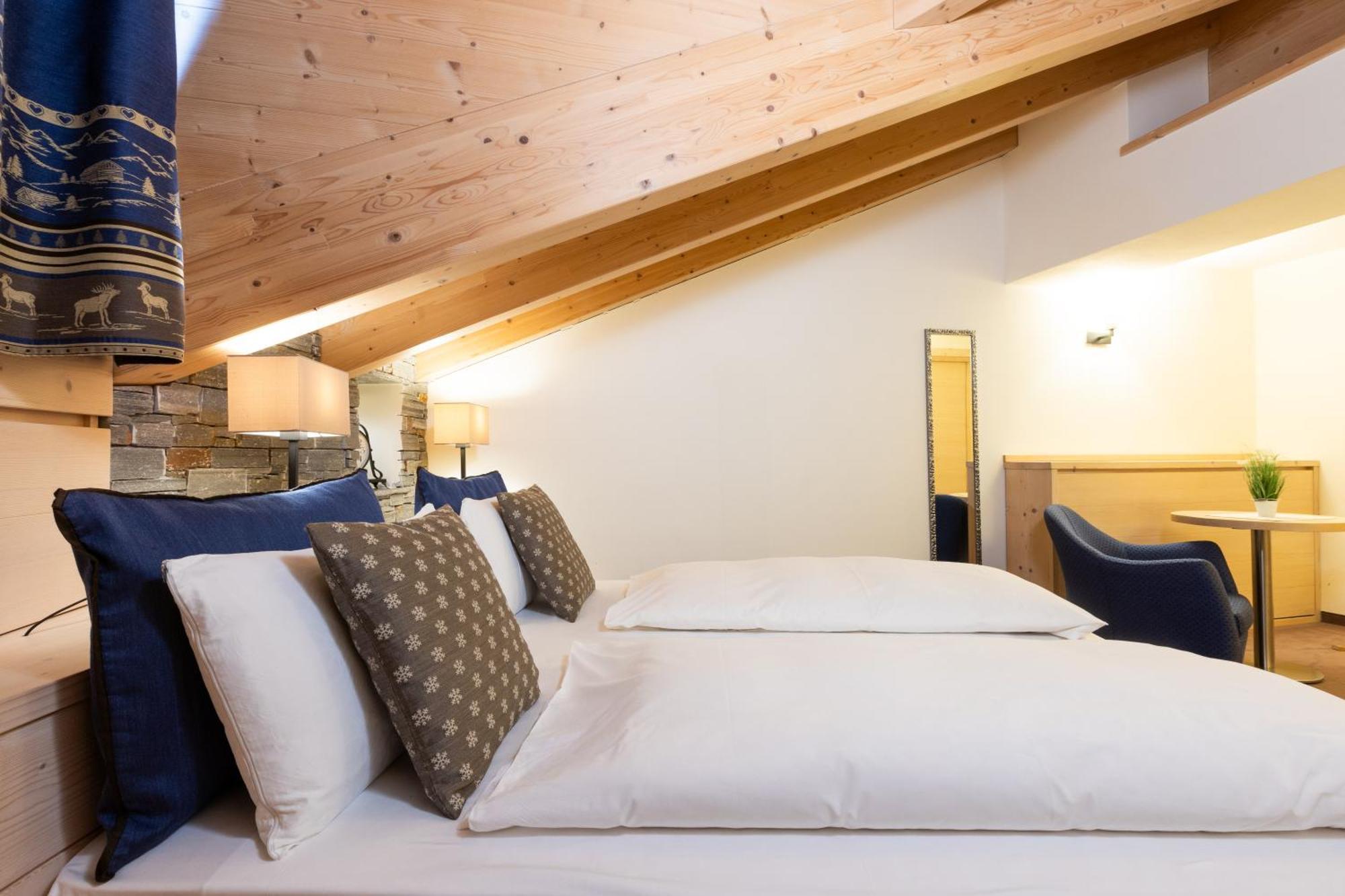 Cardo Hotel